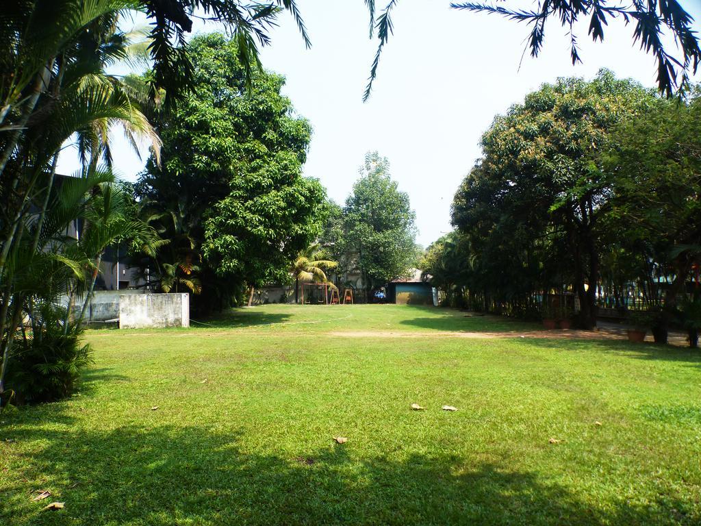 公路花园酒店 Kochi 外观 照片